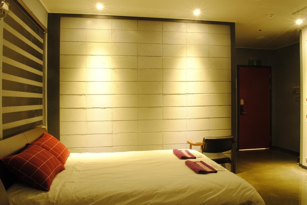 Moondong'S Hostel Busan Bagian luar foto