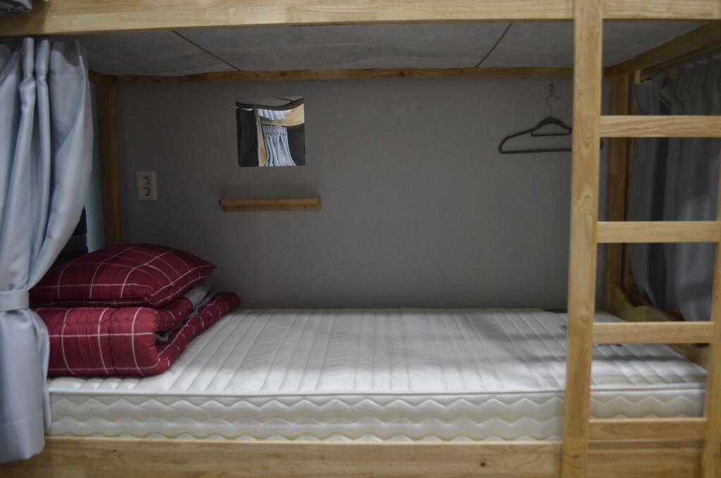 Moondong'S Hostel Busan Bagian luar foto