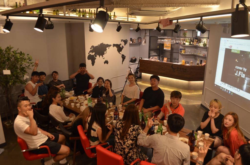 Moondong'S Hostel Busan Bagian luar foto