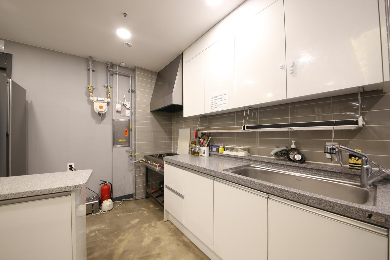 Moondong'S Hostel Busan Bagian luar foto