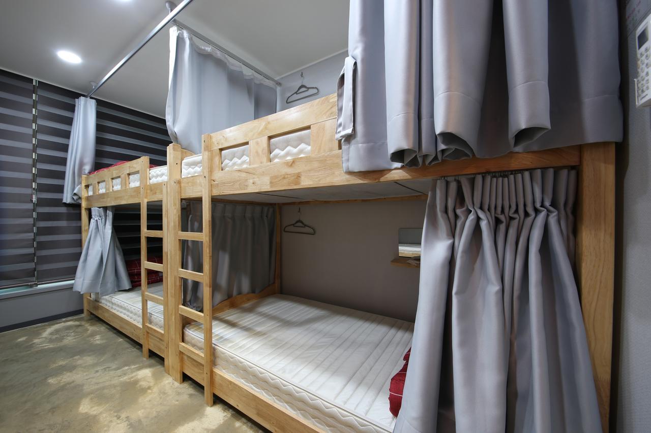 Moondong'S Hostel Busan Bagian luar foto