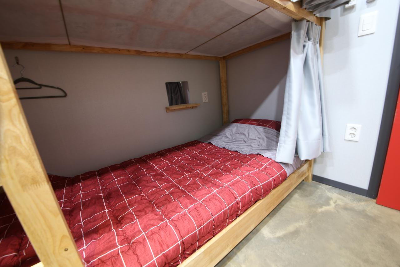 Moondong'S Hostel Busan Bagian luar foto