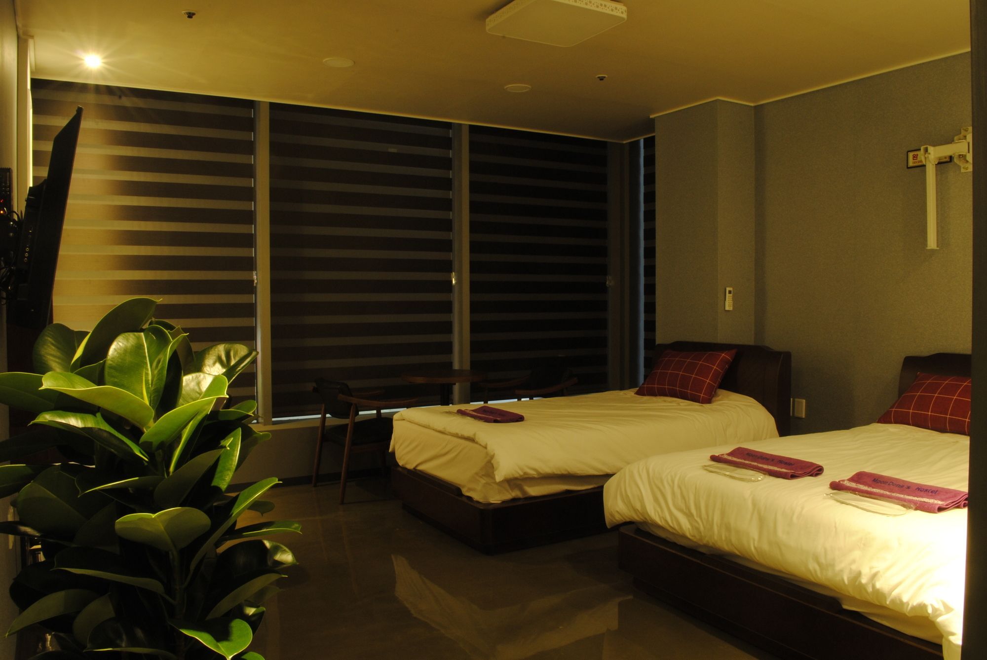 Moondong'S Hostel Busan Bagian luar foto